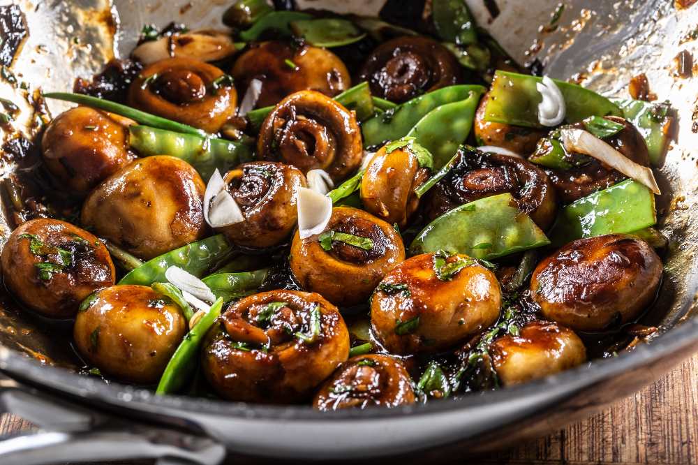 Roasted Mushrooms in Teriyaki Sauce serve in a black bowl